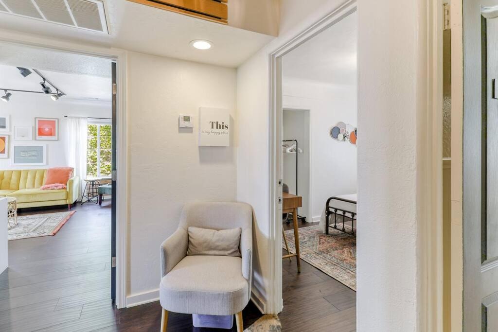 Photo of Livingroom in Downtown