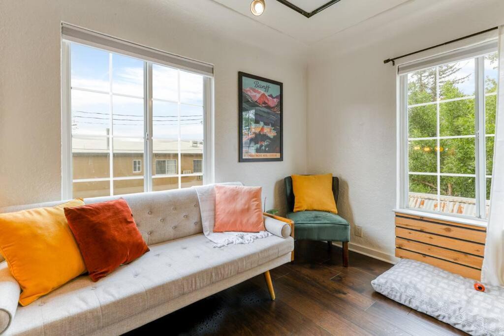 Photo of Livingroom in Downtown