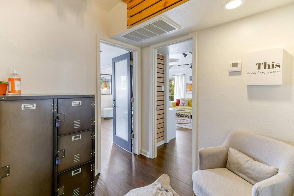Photo of Livingroom in Downtown