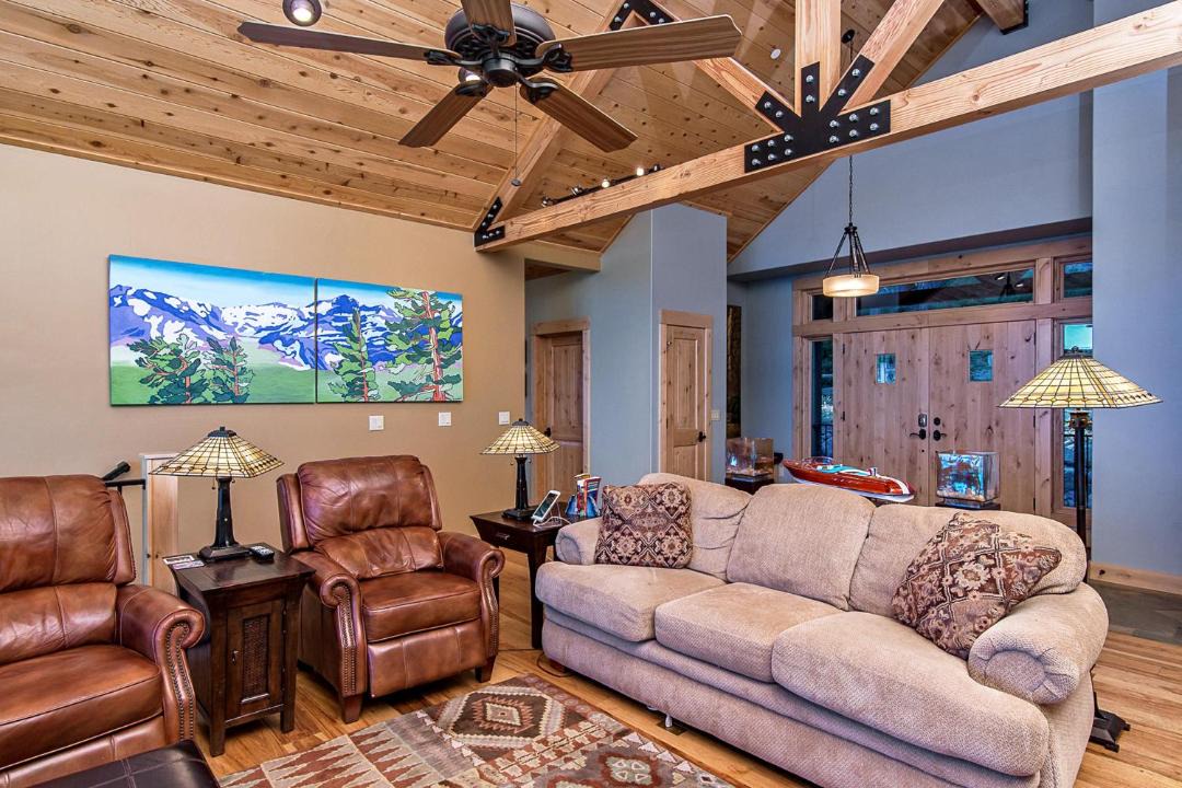 Photo of Livingroom in Meeks Bay