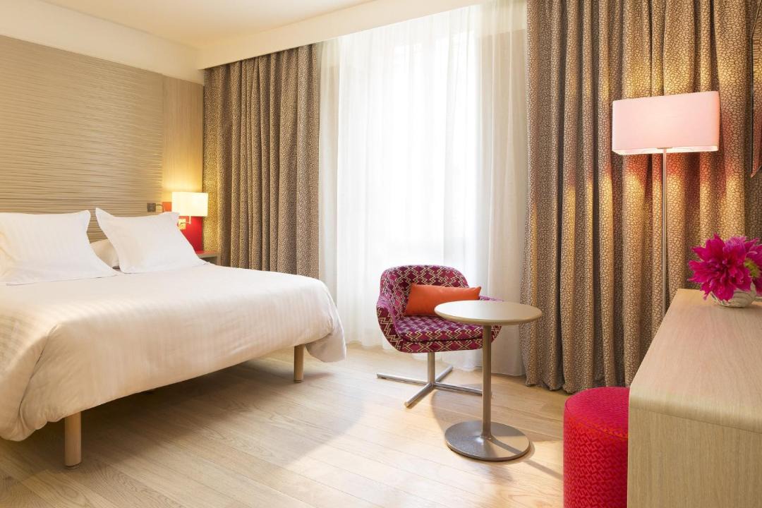Photo of Bedroom in Graslin - Commerce