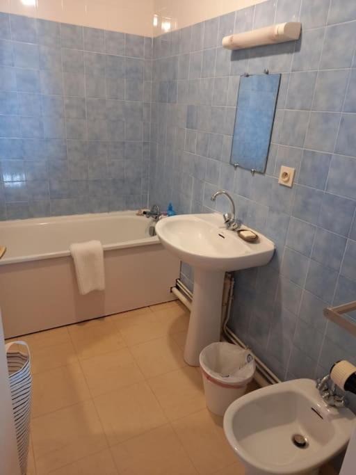 Photo of Bathroom in Ballan-Mire