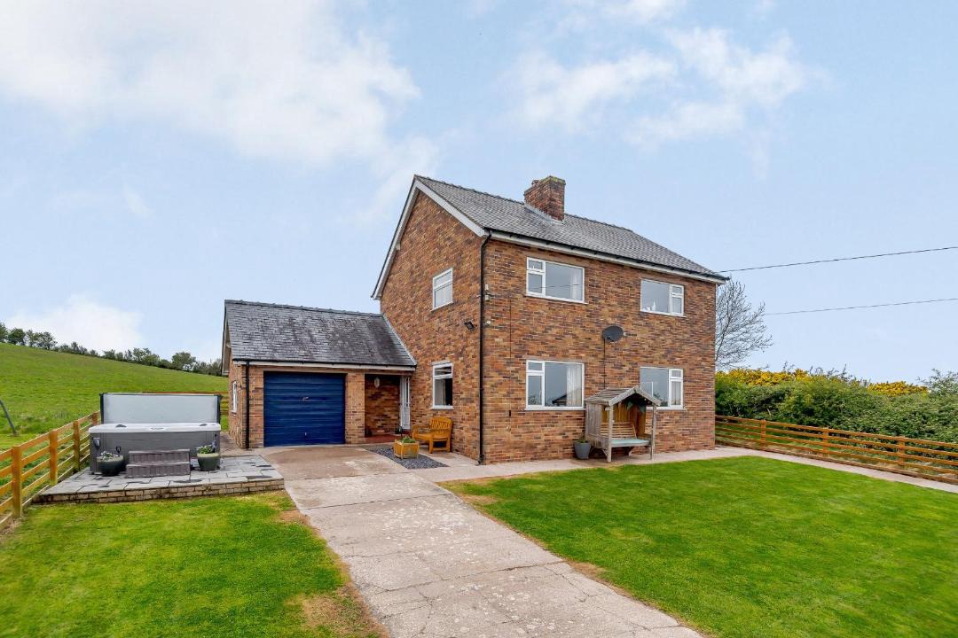 Photo of Buildings in Llannefydd