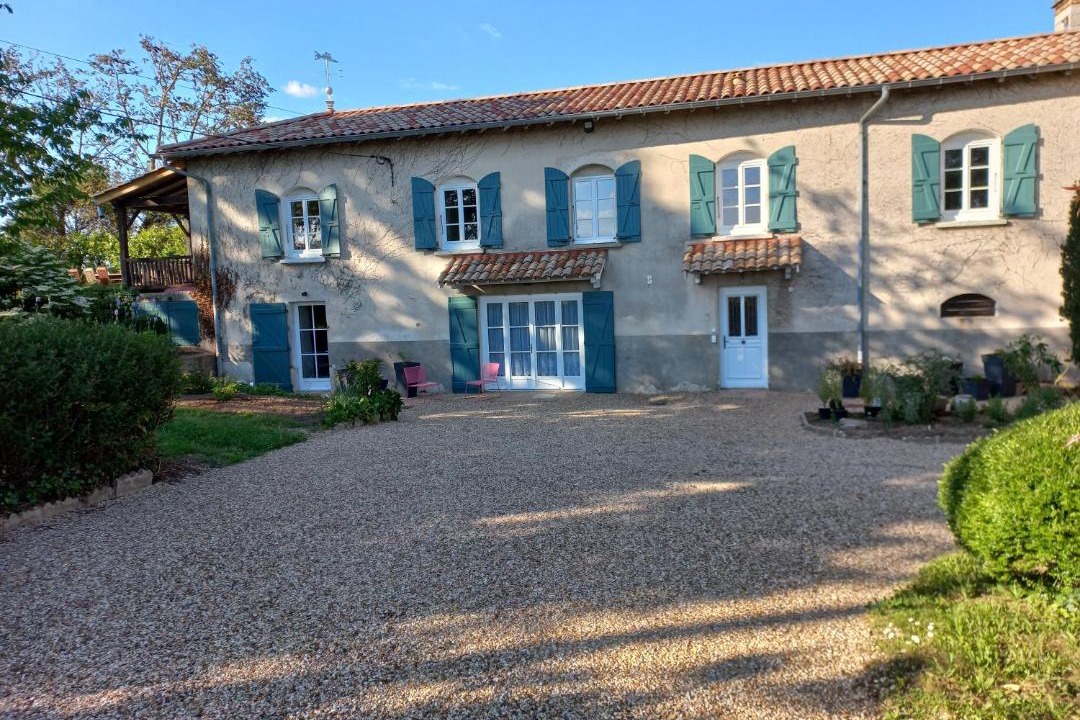 Photo of Buildings in La Chapelle-de-Guinchay