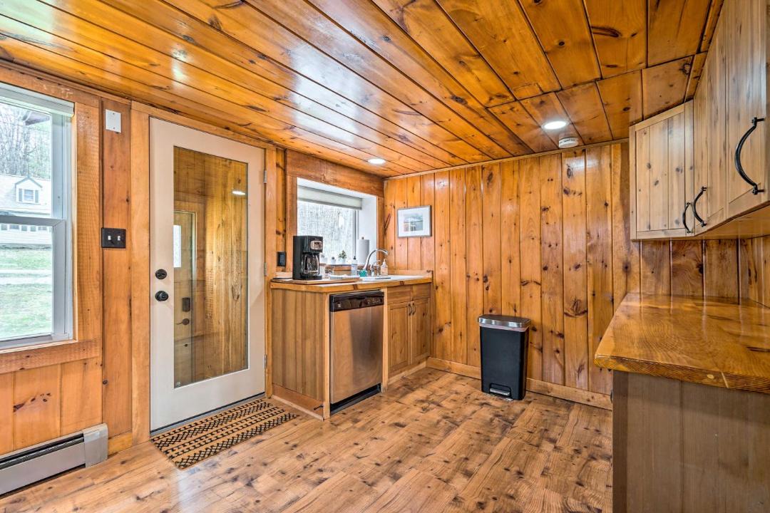 Photo of Others in Hydeville