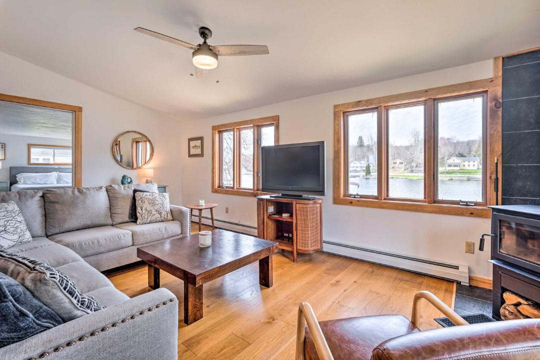 Photo of Others in Hydeville