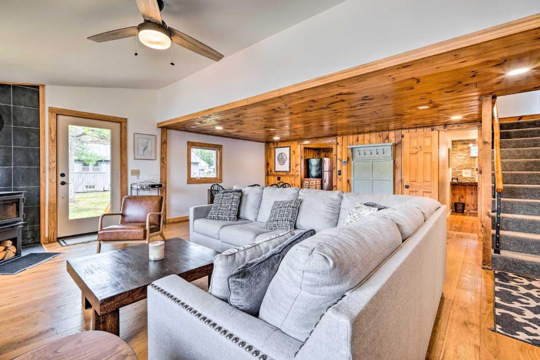 Photo of Others in Hydeville