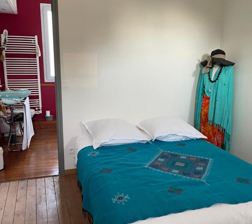 Photo of Bedroom in Mont-Saint-Aignan