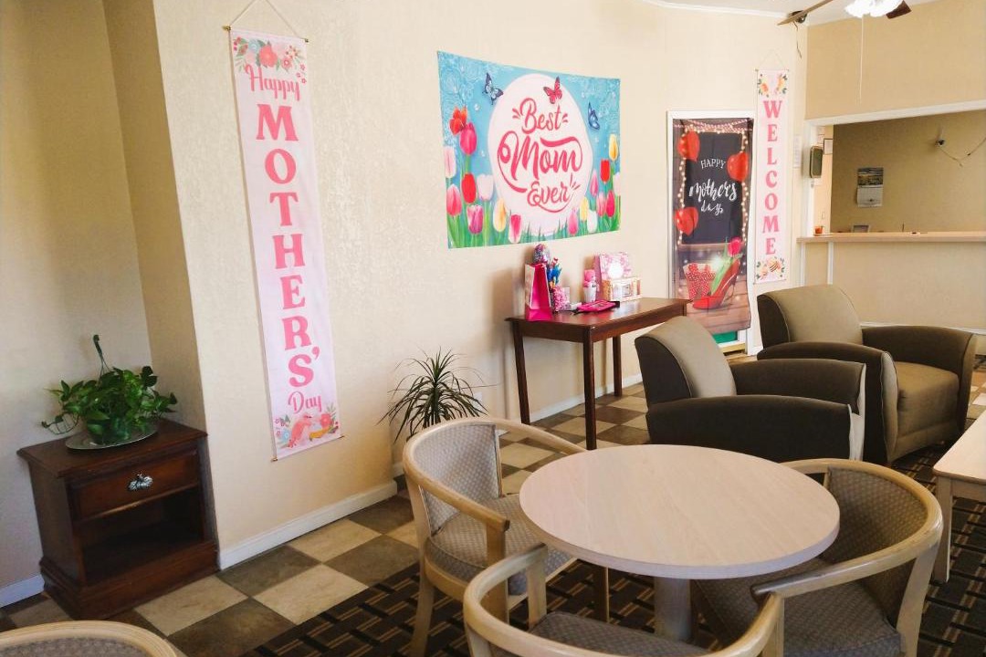 Photo of Livingroom in Grandview Plaza