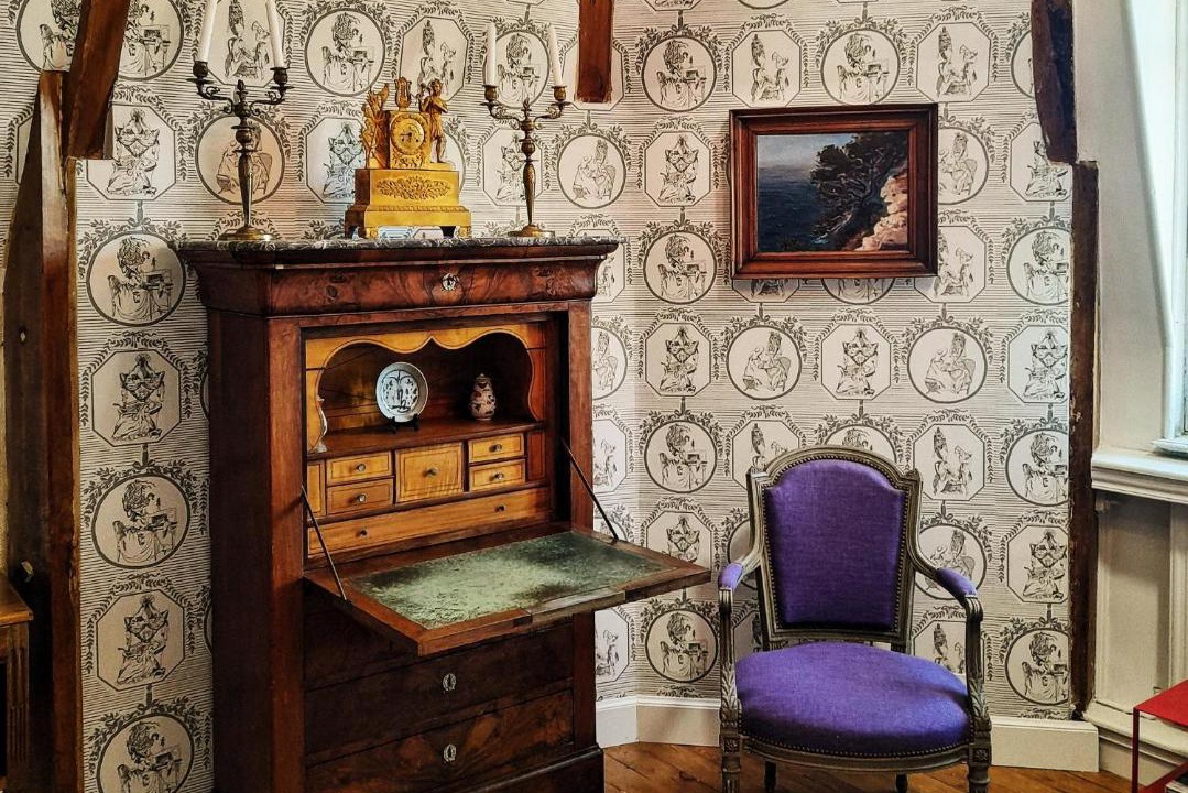 Photo of Others in Hieville