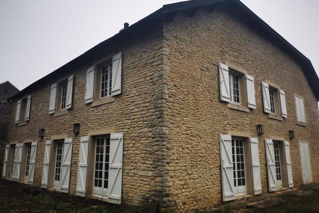 Photo of Buildings in Isomes