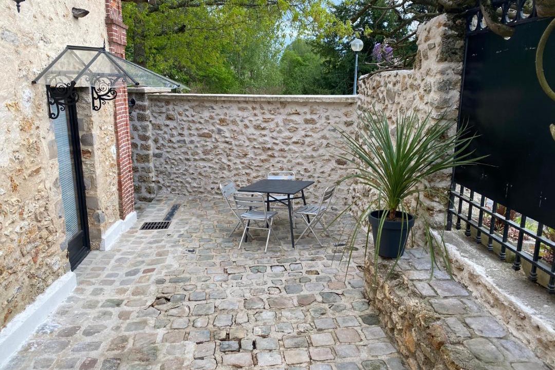 Photo of Others in Bonnelles