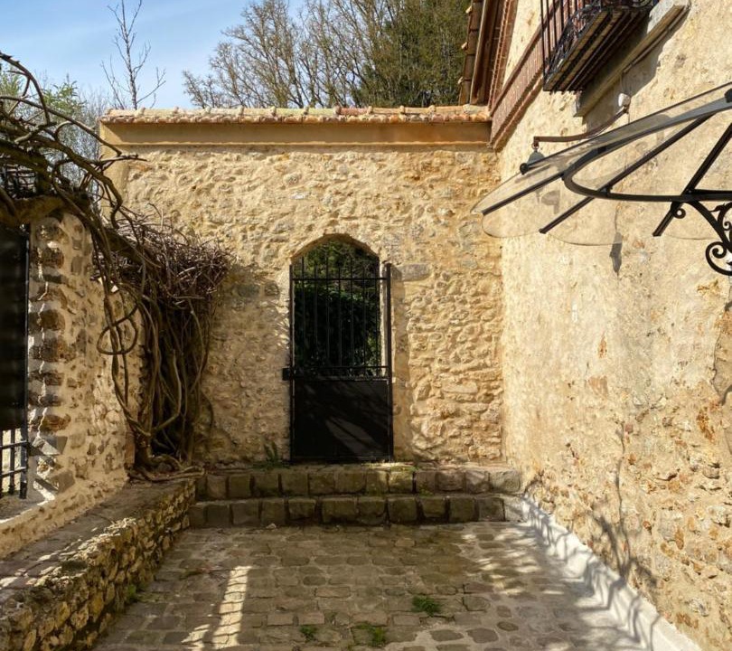 Photo of Others in Bonnelles