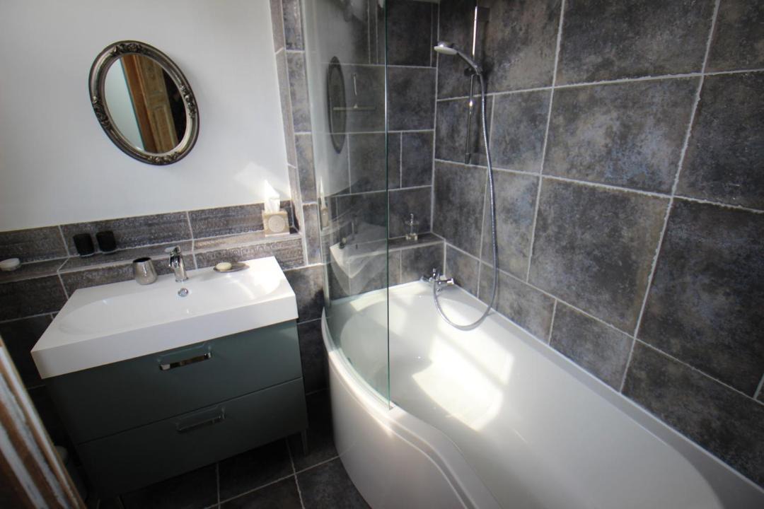 Photo of Bathroom in Ruesnes