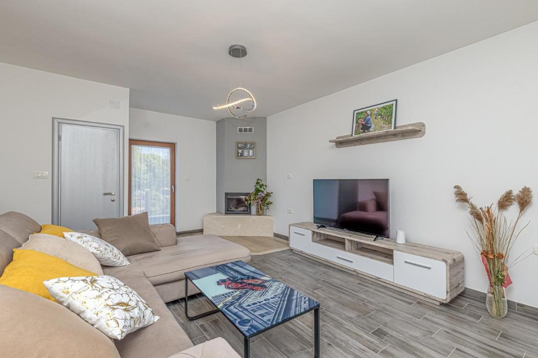 Photo of Livingroom in Pican
