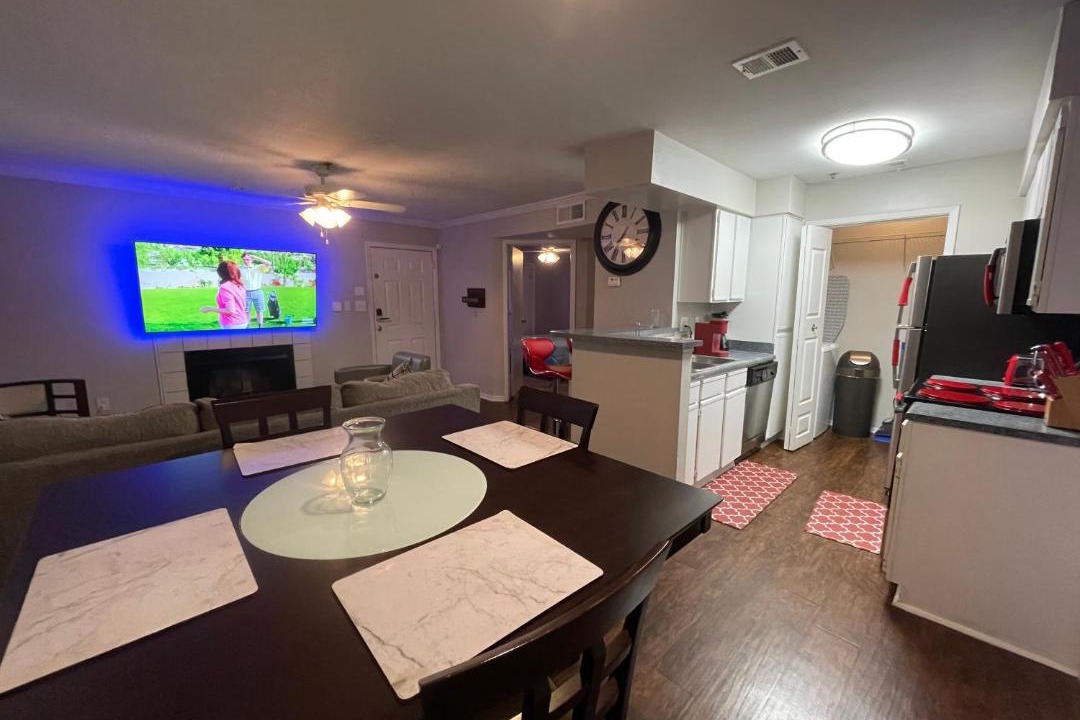 Photo of Livingroom in North Druid Hills