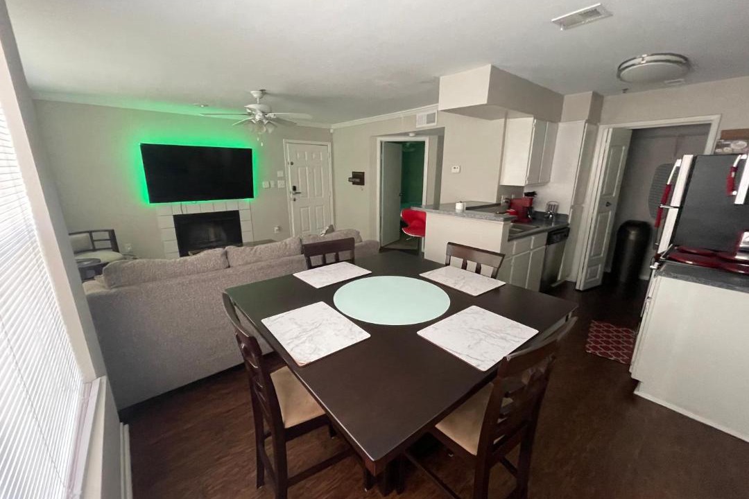 Photo of Livingroom in North Druid Hills