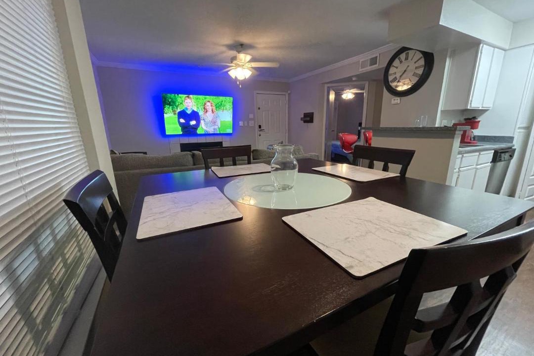 Photo of Livingroom in North Druid Hills