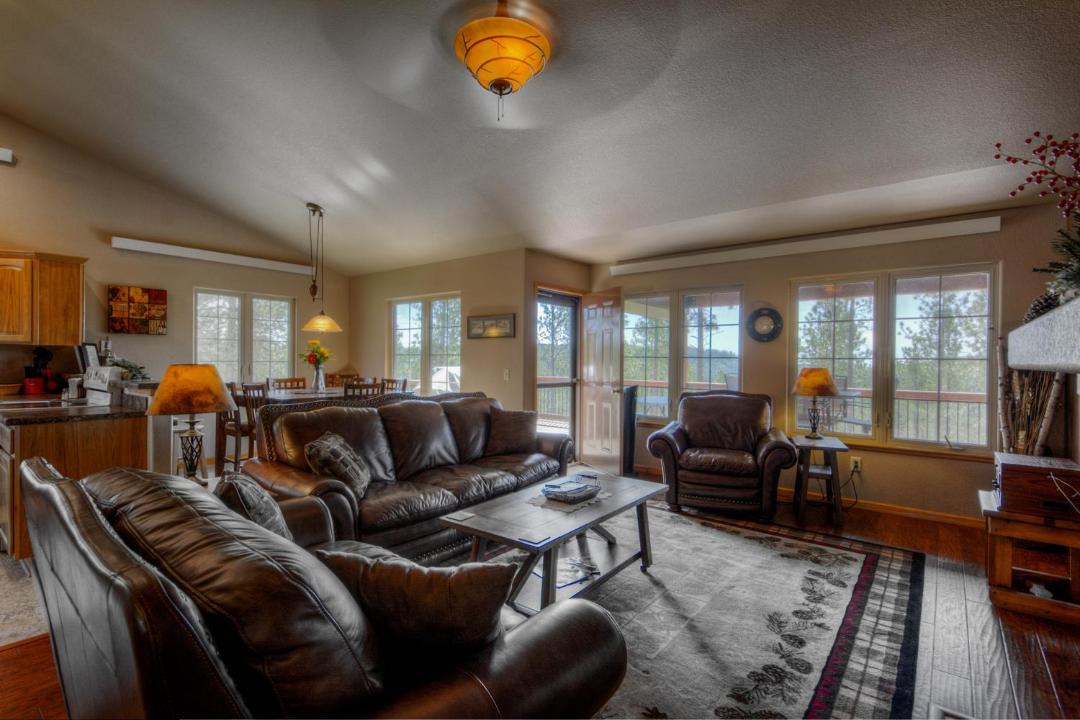 Photo of Livingroom in Benchmark