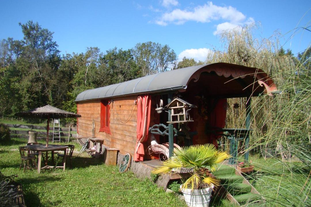 Photo of Others in Yenne