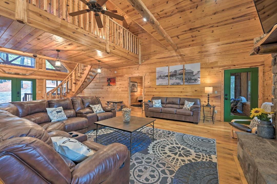 Photo of Livingroom in Broken Bow