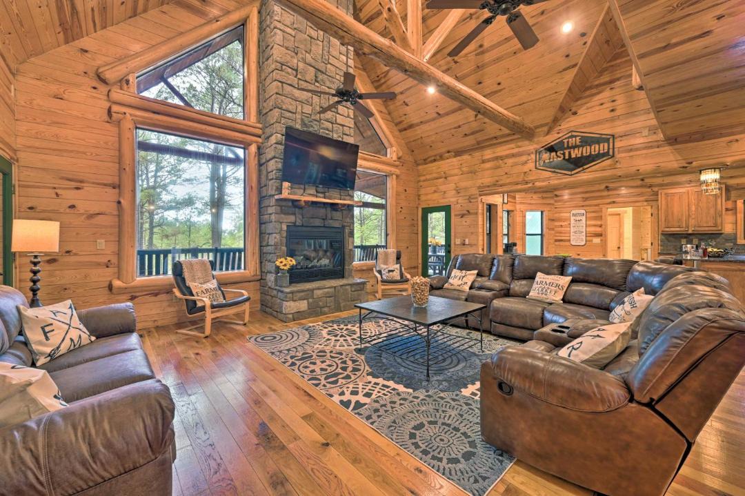 Photo of Livingroom in Broken Bow