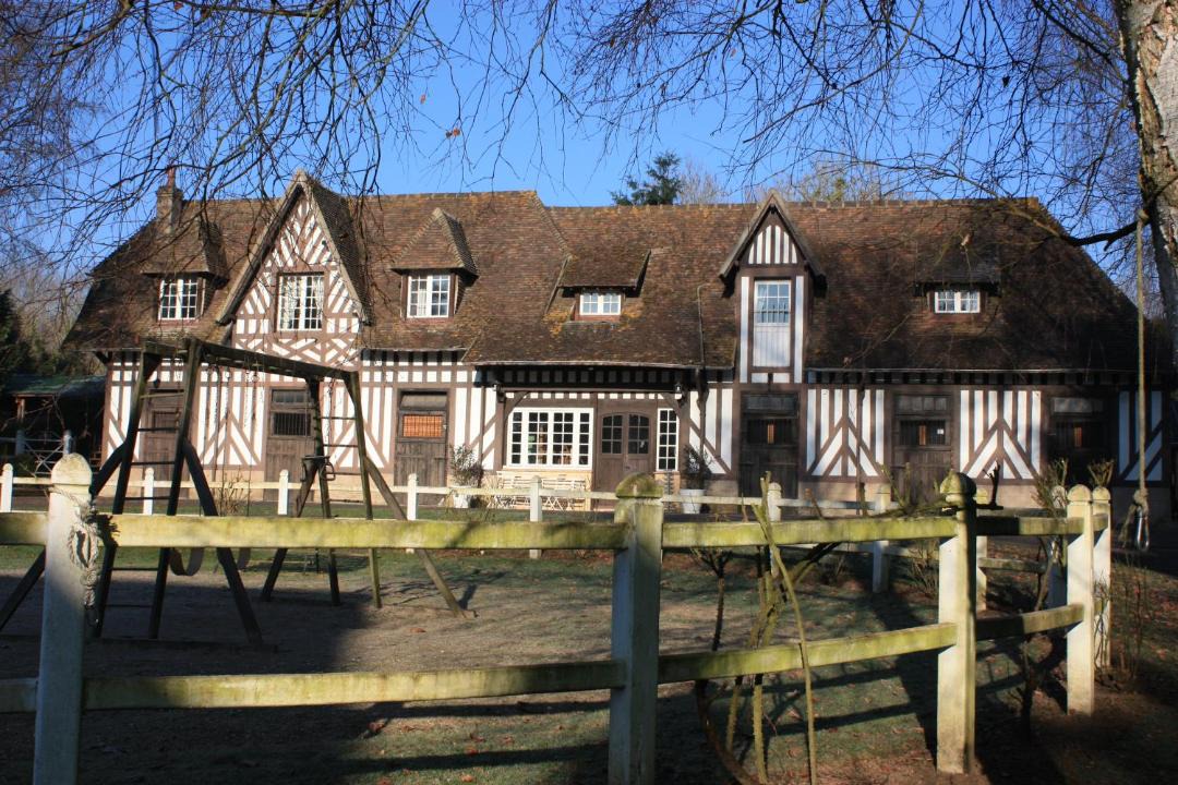 Photo of Others in Surville