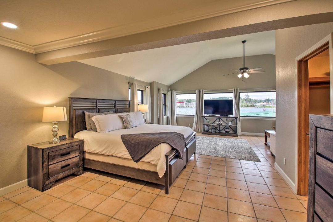 Photo of Bedroom in Lake Hamilton