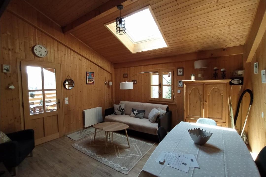 Photo of Others in Thones