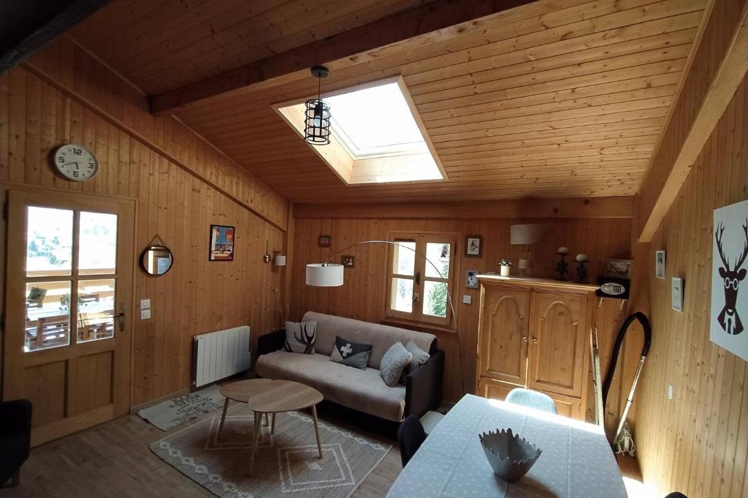 Photo of Others in Thones