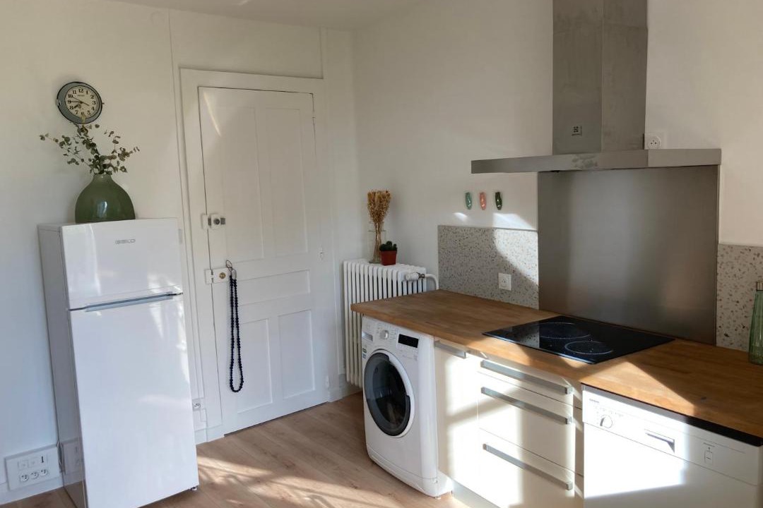 Photo of Kitchen in Poincare - Foch - Anatole France - Croix de Bourgogne