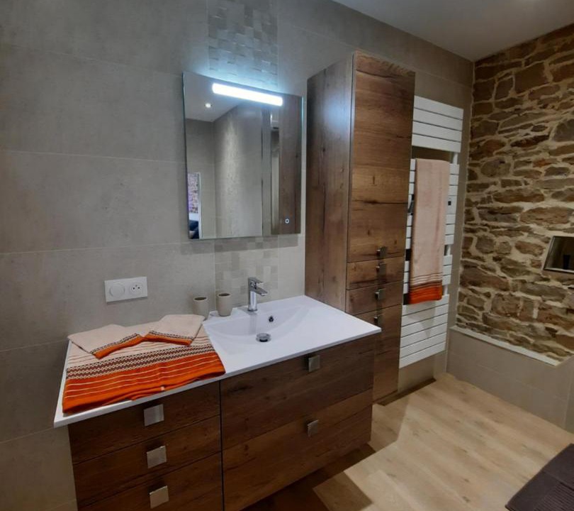 Photo of Others in Lonny