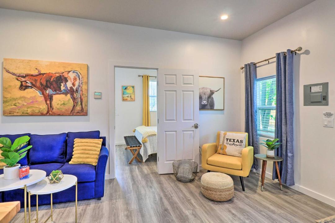Photo of Livingroom in Hudson Bend