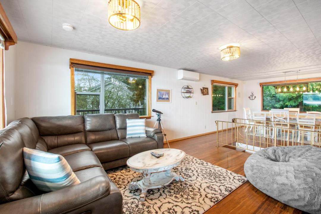 Photo of Livingroom in Anderson Island