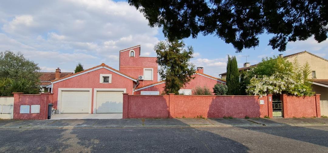 Photo of Buildings in Roques