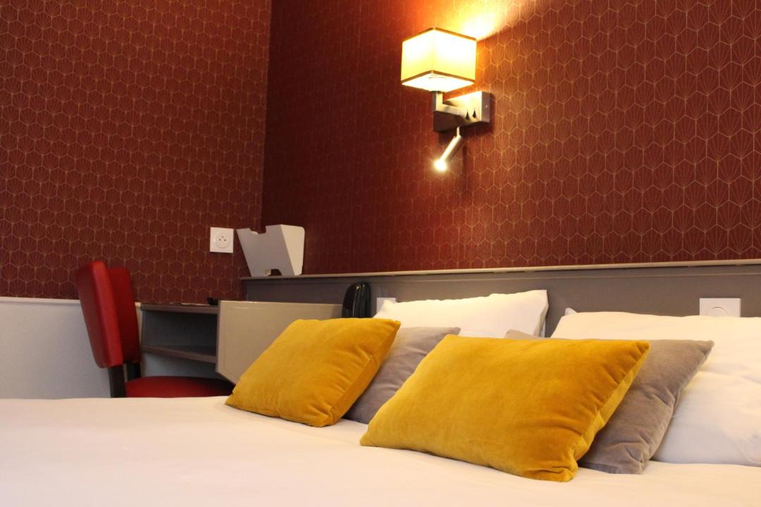 Photo of Others in Folie-Couvrechef