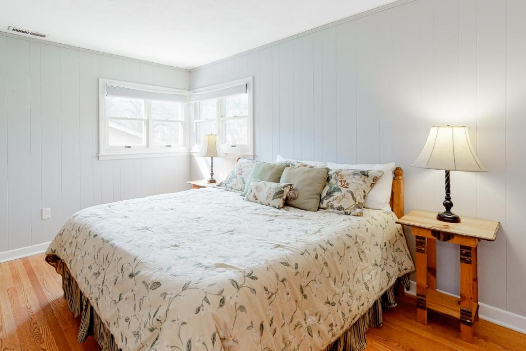 Photo of Bedroom in Lake Junaluska