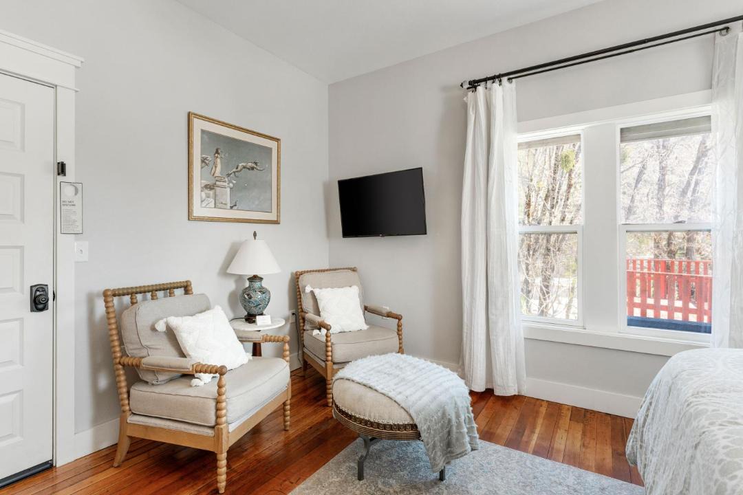 Photo of Bedroom in Dunsmuir