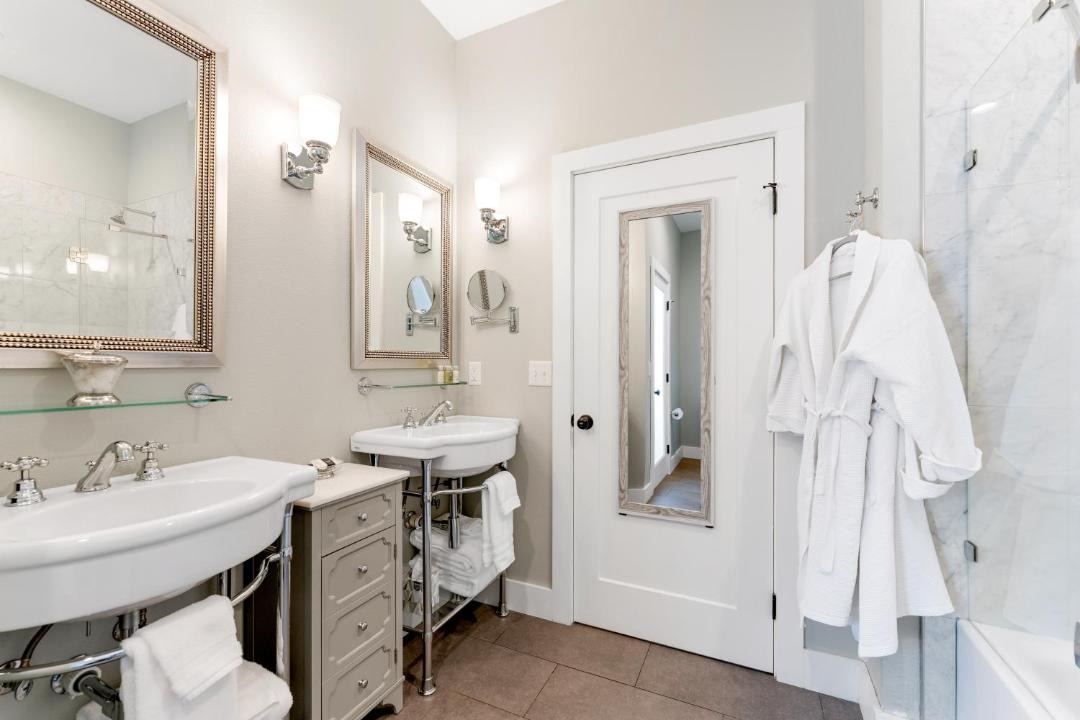 Photo of Bathroom in Dunsmuir