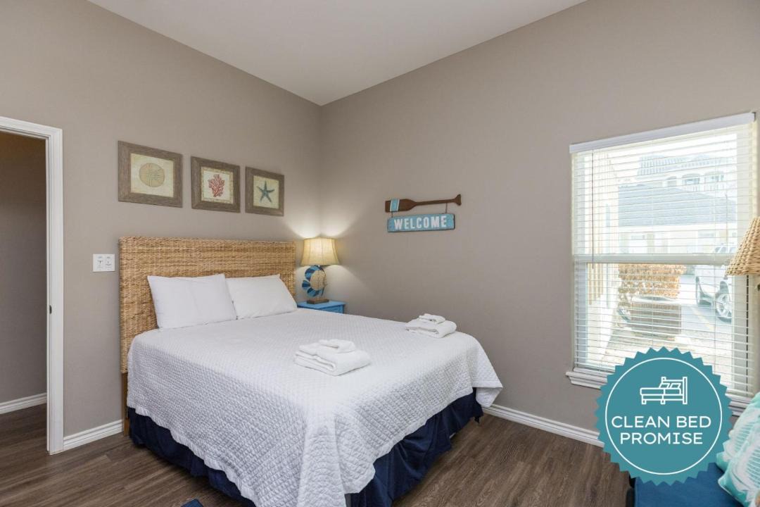 Photo of Bedroom in Corpus Christi