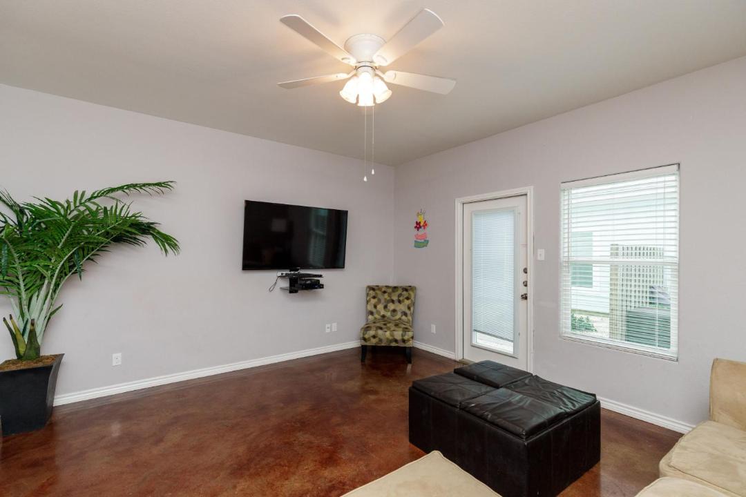 Photo of Livingroom in Corpus Christi