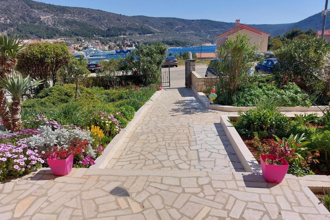 Photo of Others in Cres