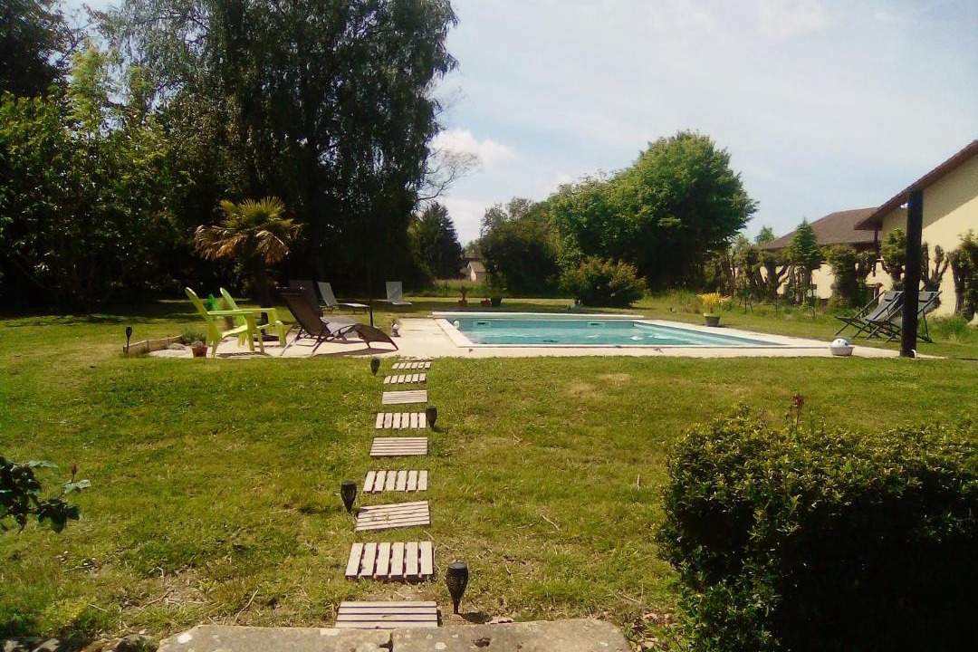 Photo of Others in Garlin