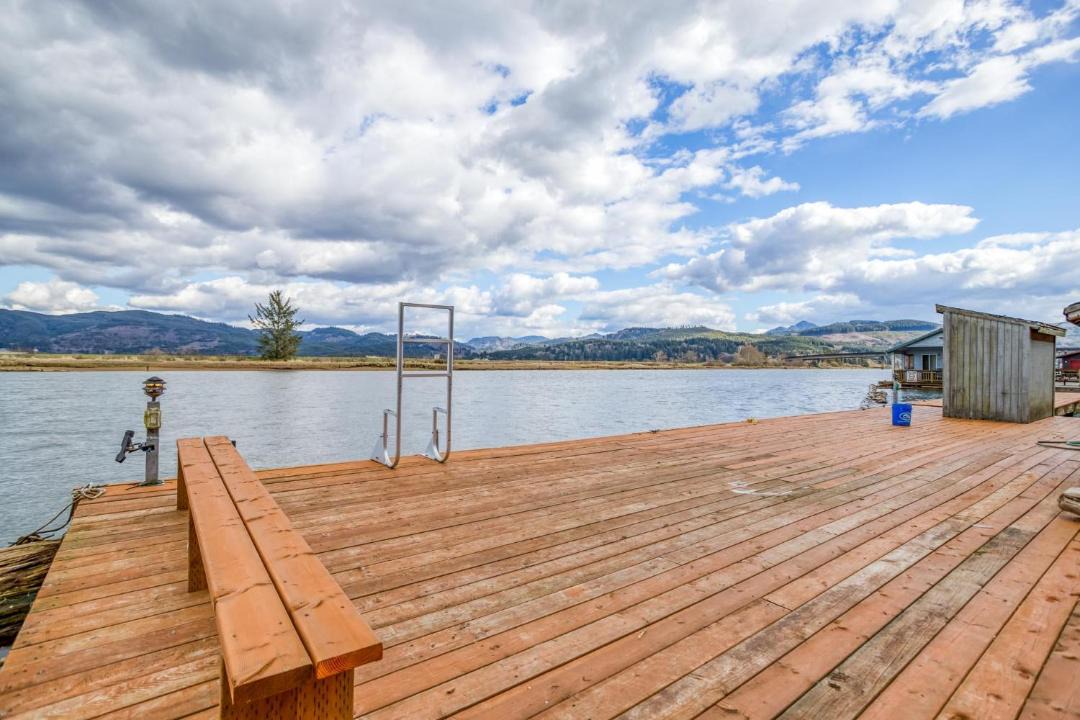 Photo of Others in Nehalem