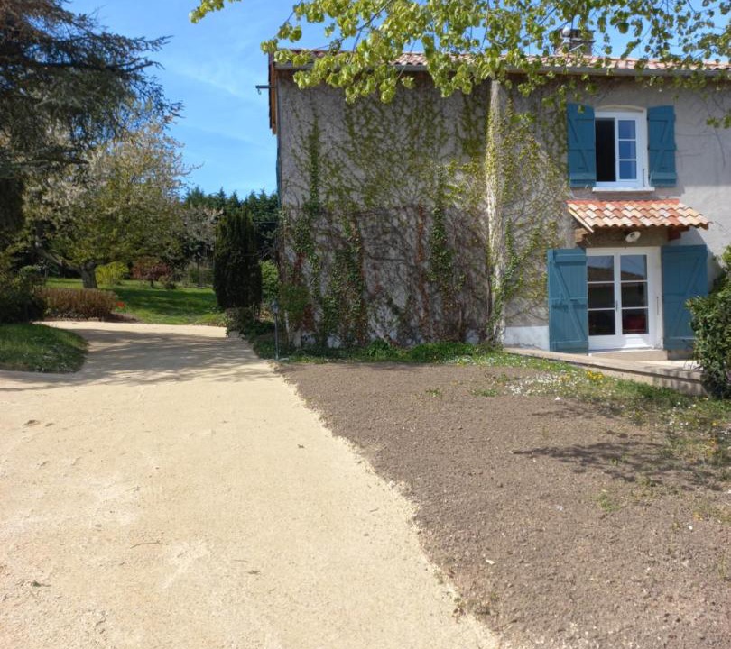 Photo of Buildings in La Chapelle-de-Guinchay