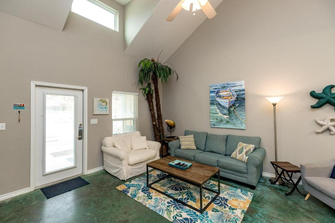 Photo of Livingroom in Corpus Christi