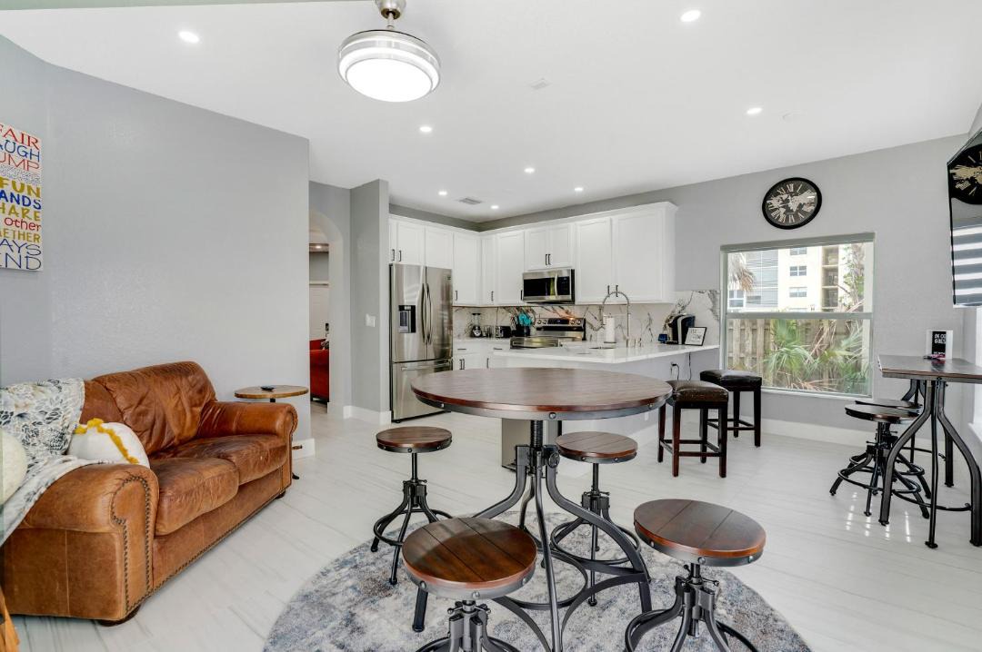 Photo of Livingroom in Lauderdale Lakes