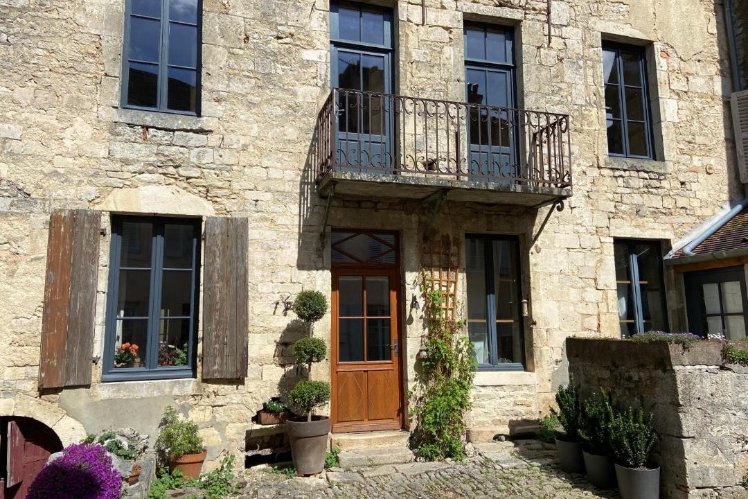 Photo of Others in Flavigny-sur-Ozerain