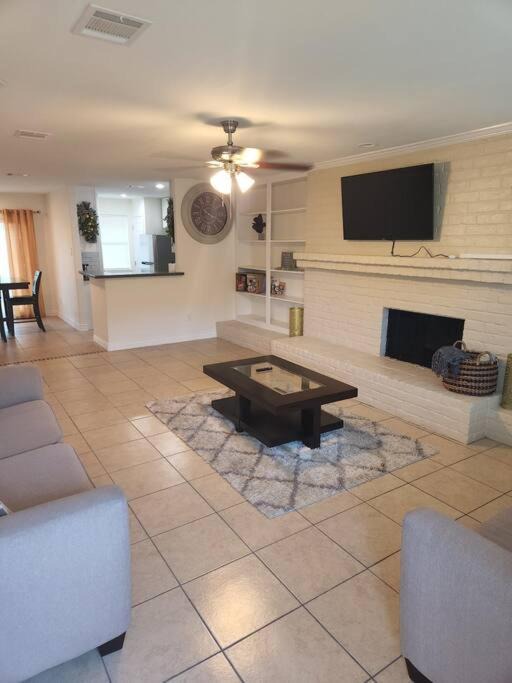 Photo of Livingroom in Spring Branch Central