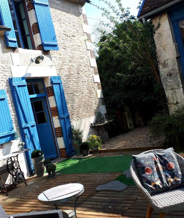 Photo of Others in Lain